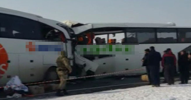 Yolcu otobüsleri çarpıştı: 6 ölü, 16 yaralı