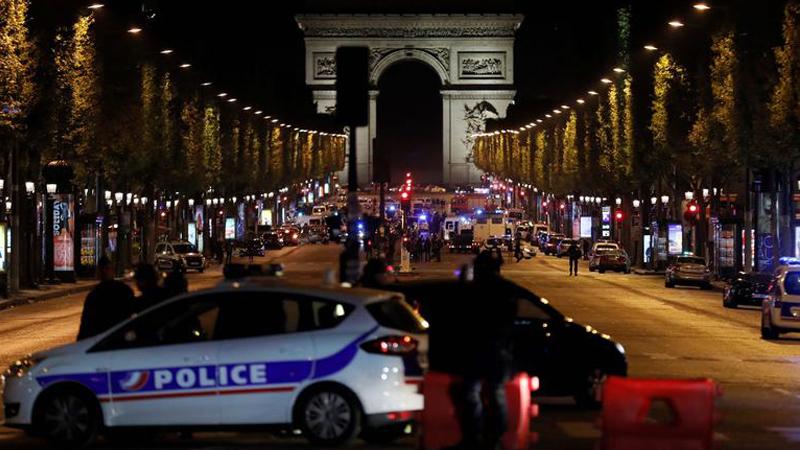 Fransa'da polise saldırı