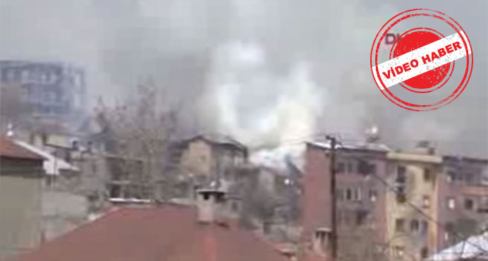 Yüksekova'da PKK'lılar birçok evi ateşe verdi