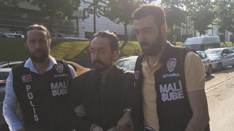 Adnan Oktar ve yüzlerce müridine 'siyasi ve askeri casusluk' gözaltısı