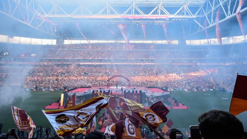 Galatasaray 21'inci şampiyonluğunu kutluyor