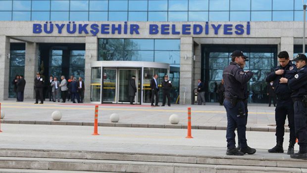 Ankara Büyükşehir Belediyesi'ne ateş açıldı