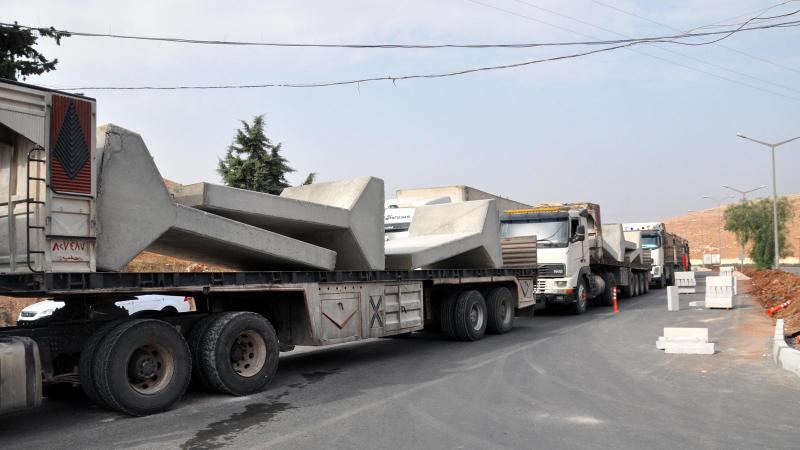 TSK'dan İdlib'e beton blok sevkiyatı