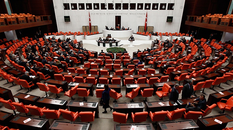 Irak ve Suriye tezkeresi Meclis'te kabul edildi