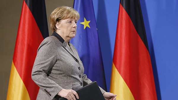 Merkel, 'Teşekkürler Şef' pankartları arasında veda etti