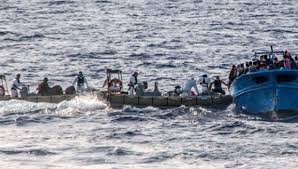 Ege'de mültecileri taşıyan tekne battı: 11 ölü