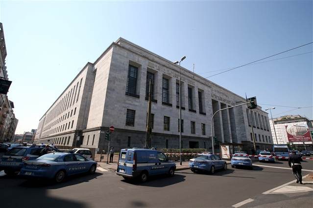İtalya'da Adalet Sarayı'nda şok saldırı