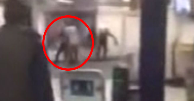 Londra metrosunda saldırı!... 1'i ağır 3 yaralı!